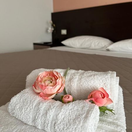 Bed & Breakfast La Rondinella Cerasolo Exterior foto